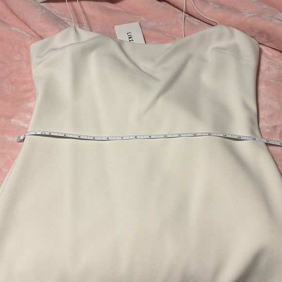 LIKELY Women's Banks Dress, bodycon fit and flounce at the hem. Size 12 - Picture 10 of 13